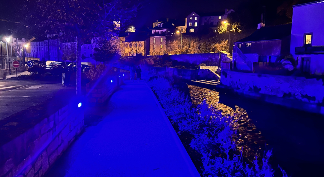 Kersalé permet de découvrir la ville de Quimperlé de nuit, entre l'Isole.