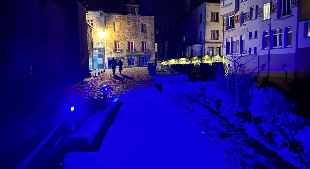 Kersalé permet de découvrir la ville de Quimperlé de nuit, entre l'Isole.