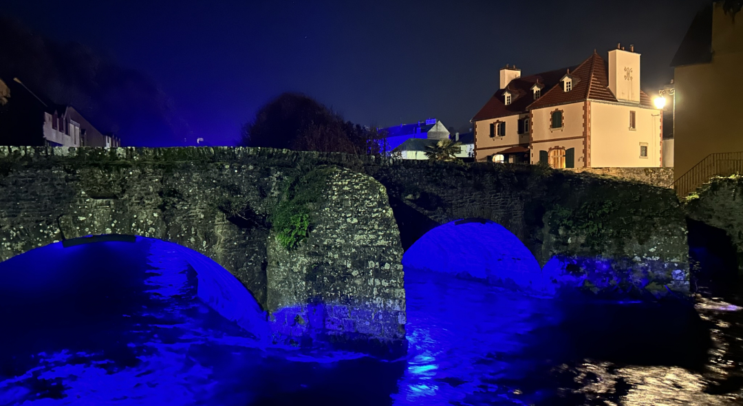 Kersalé permet de découvrir la ville de Quimperlé de nuit, entre l'Isole.